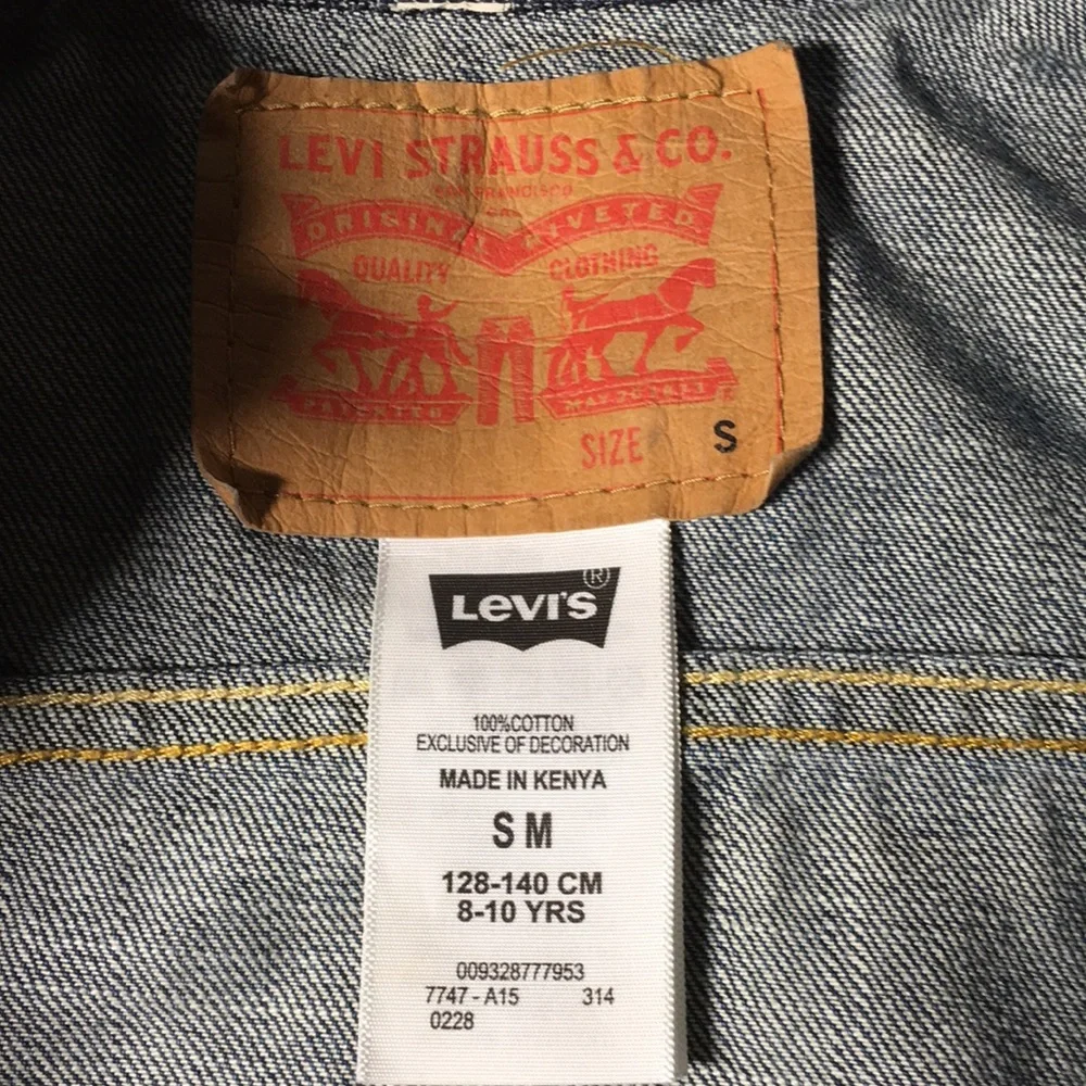 Levi’s classic trucker denim jean jacket size Small 8-10 years